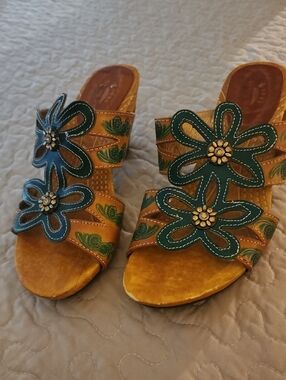 Spring Step Teal Flower Appliqué Slide Sandals with Tan Base